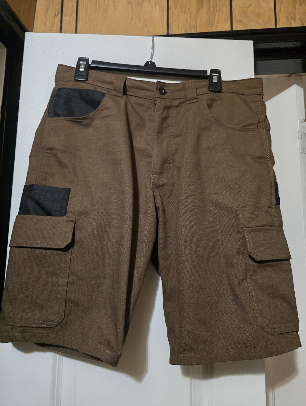 Genuine Dickies Men's Brown Cargo Shorts w Black Accents - Waist Size 32